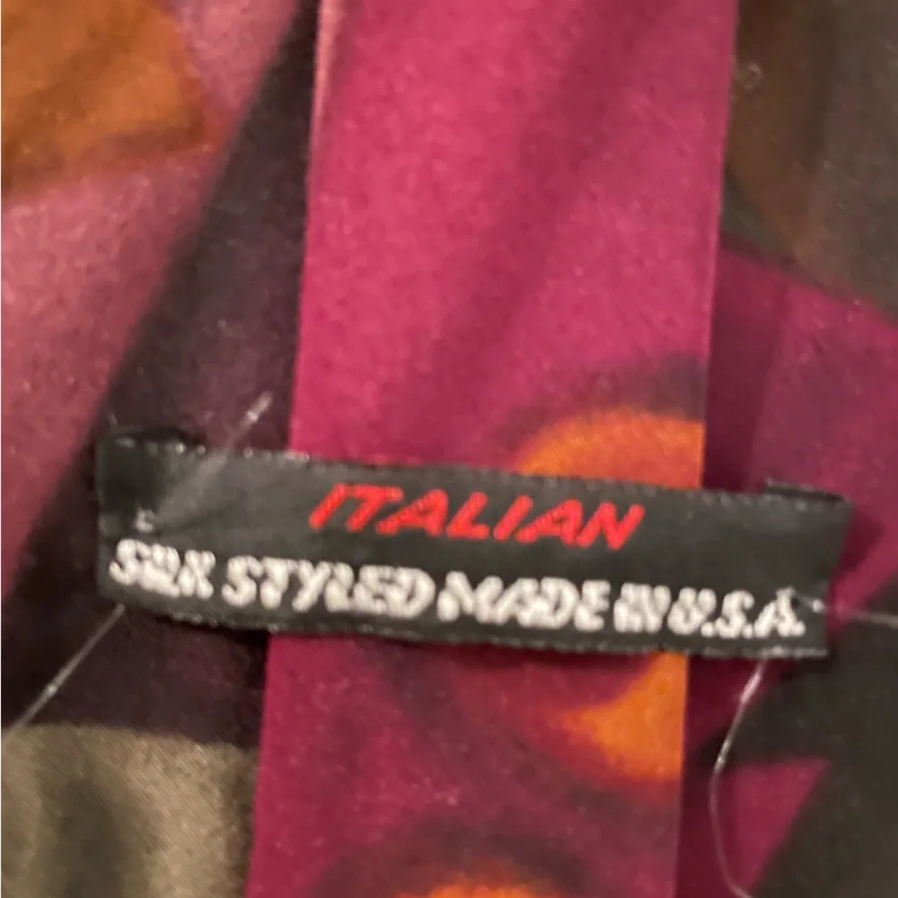 😎 Italian patterned silk tie